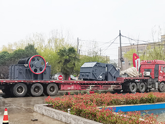 山東客戶訂購的高效細碎機發貨